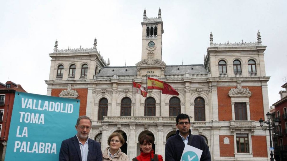 El candidato de Valladolid Toma la Palabra a la Alcaldía de Valladolid, Manuel Saravia, presenta junto a sus compañeros Rosalba Frontériz, María Sánchez y Alberto Bustos, 'Encuentros para un proyecto de ciudad'-Ical