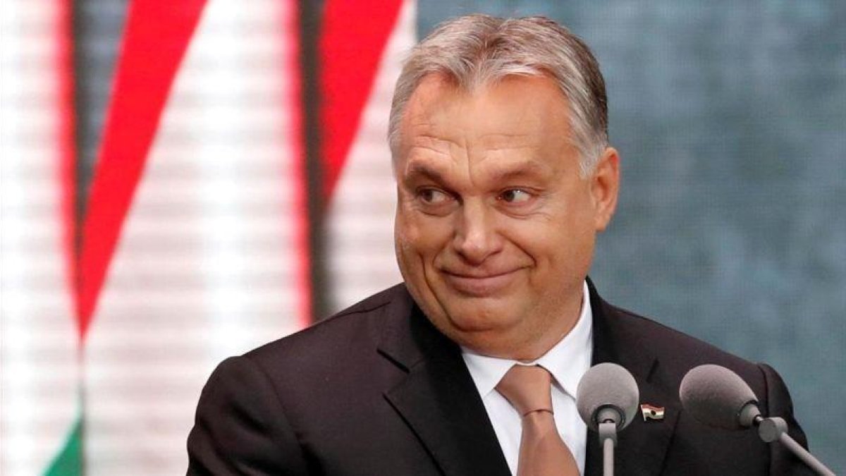 El primer ministro húngaro, Viktor Orbán, durante un discurso frente a la Casa del Terror en Budapest.-BERNADETT SZABO (REUTERS)