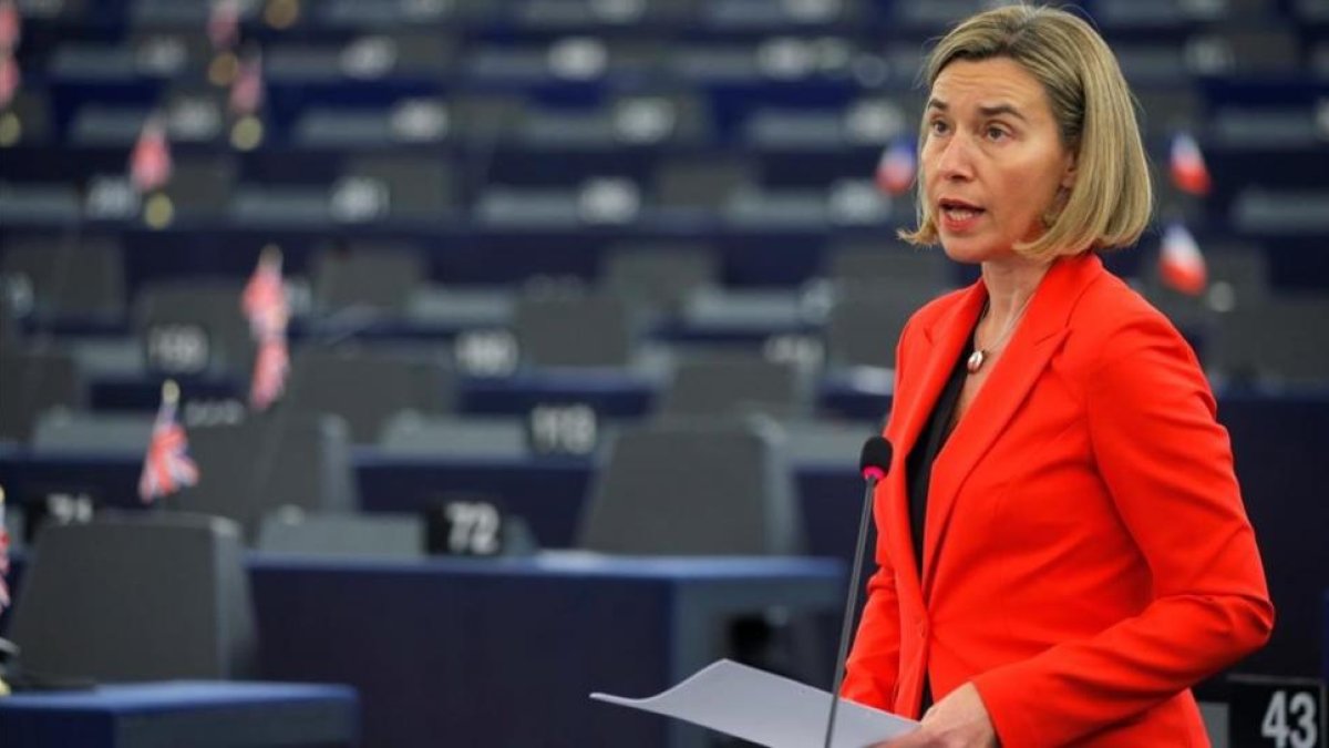 Federica Mogherini se dirige al Parlamento Europeo.-REUTERS / VINCENT KESSLER