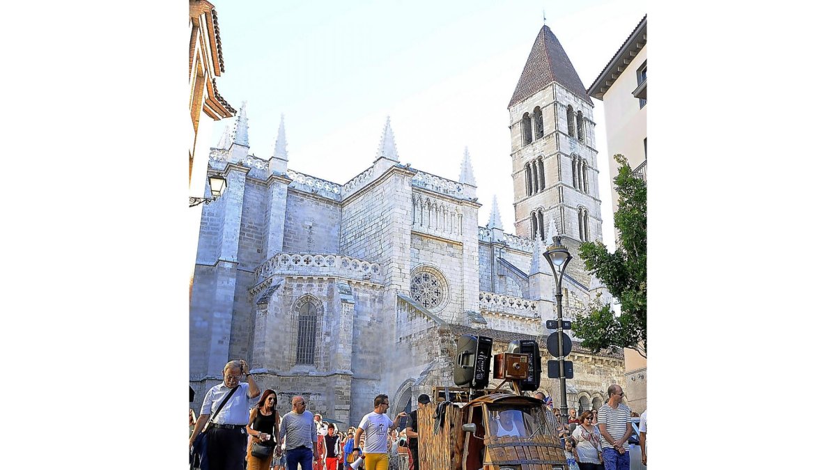 Obra ‘Un tal... Miguel de Cervantes’ en Valladolid.-MARTA FERNÁNDEZ / PHOTOGENIC
