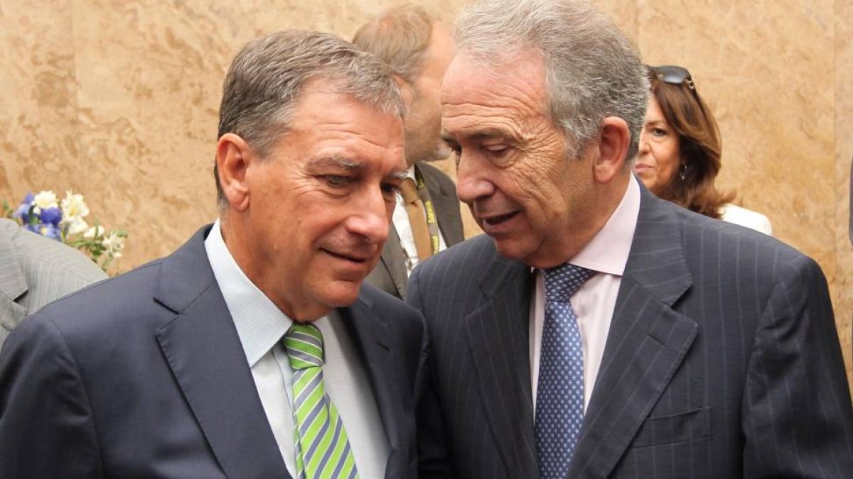 El consejero de Educación, Juan José Mateos, y el presidente del consejo escolar del Estado, Francisco López, durante el II Encuentro de colaboración público-privado en Educación-Ical