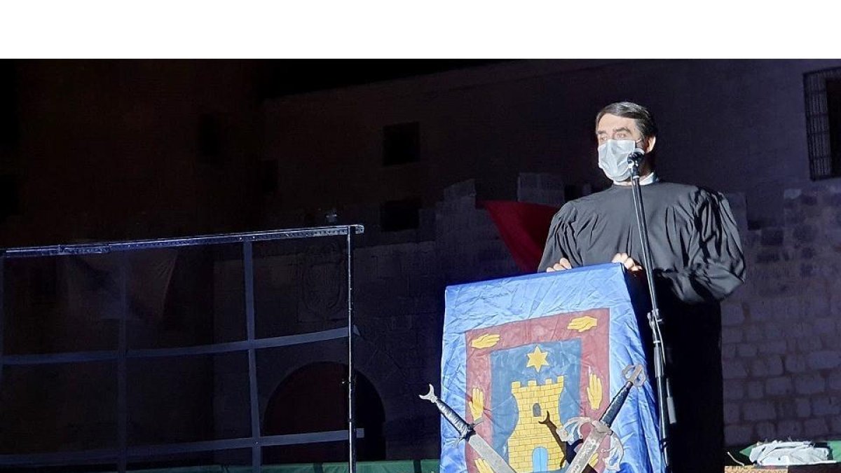 El consejero de Fomento y Medio Ambiente, Juan Carlos Suárez-Quiñones, participa en un acto en el municipio de Simancas en Valladolid. - ICAL