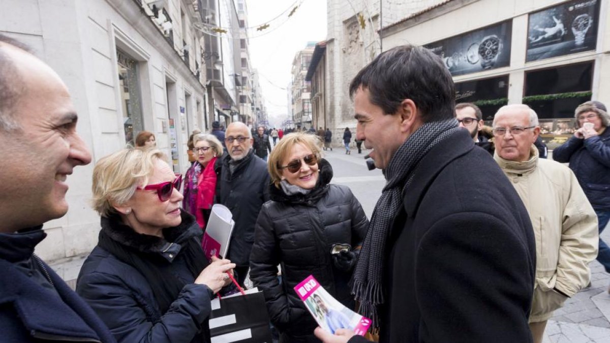 El candidato de UPyD a la Presidencia del Gobierno, Andrés Herzog, visita Valladolid-Ical