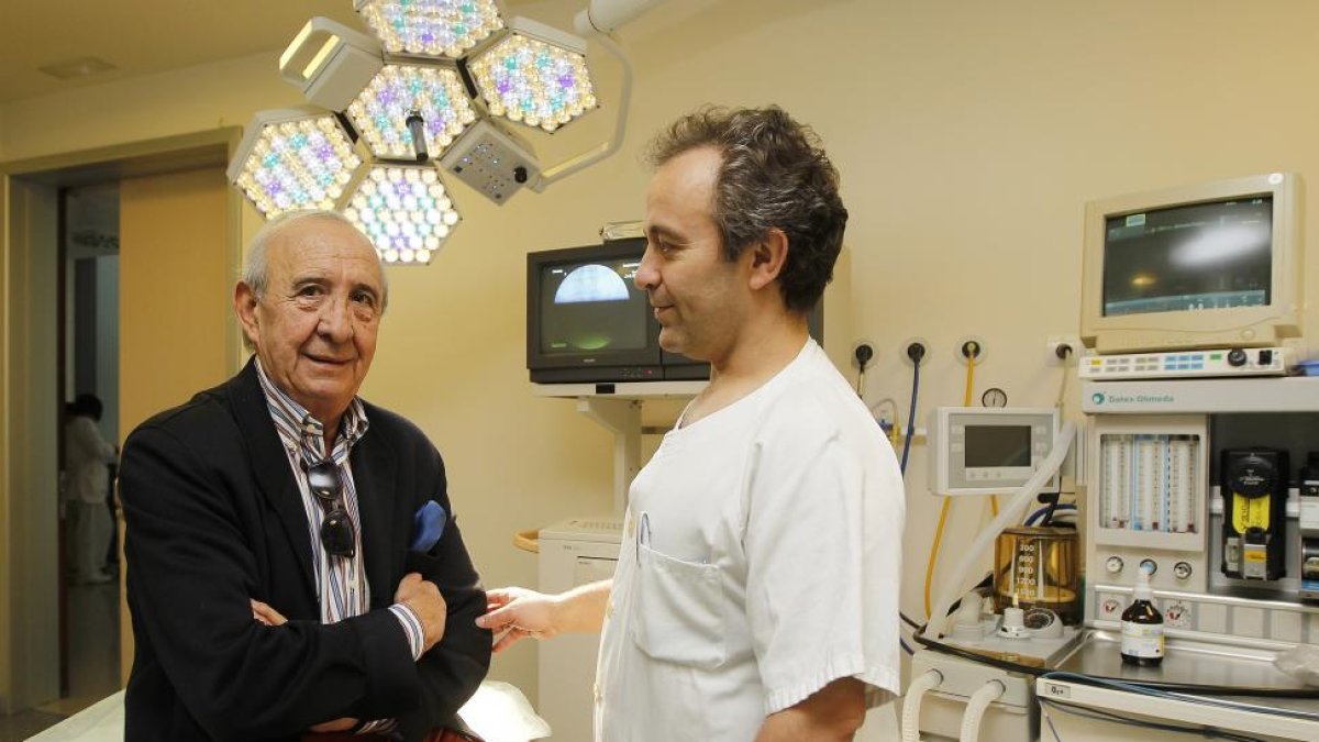 Carlos, en la unidad del dolor donde le tratan desde hace 8 meses.-J. M .LOSTAU