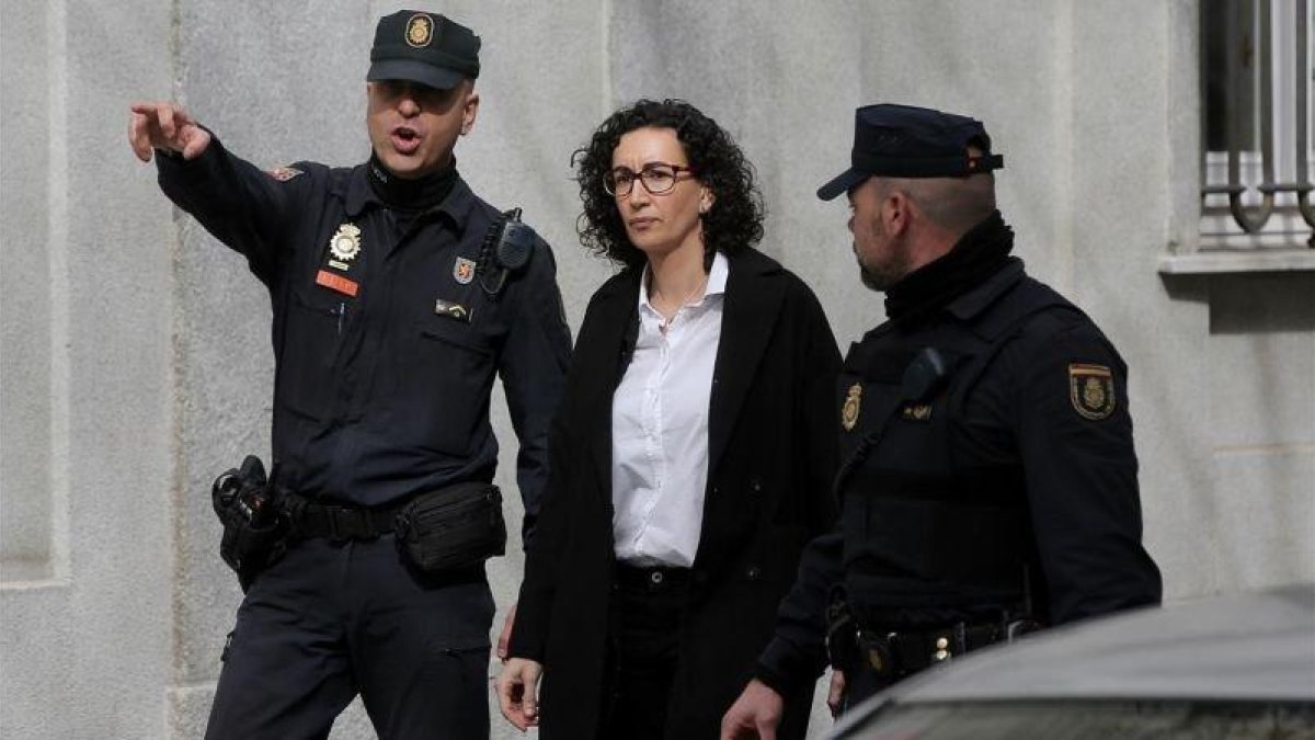 Marta Rovira a su salida del Tribunal Supremo, tras declarar ante el juez.-JOSÉ LUIS ROCA