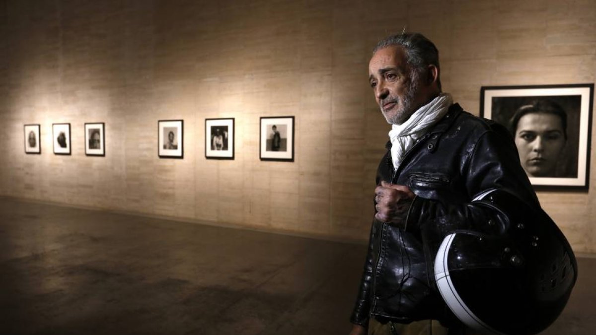 El fotógrafo leonés Alberto García Alix, presenta la exposición 'Sombras del tiempo' en el Museo de Arte Contemporáneo de Castilla y León.-ICAL