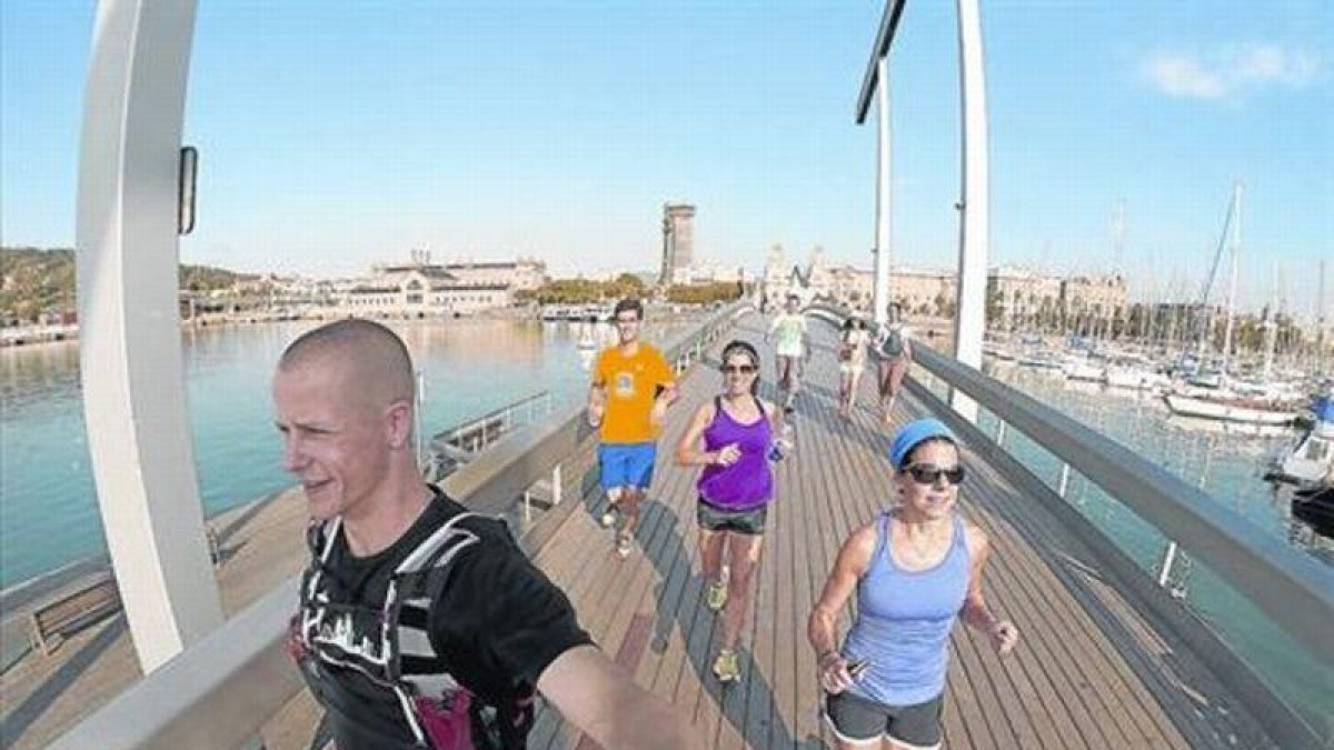 Salida deportiva de Running Tours para turistas con ganas de ver y entrenar.-EL PERIÓDICO