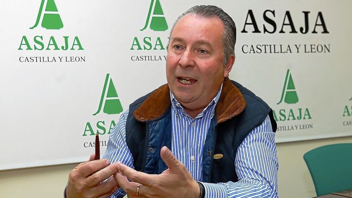 J. M. LOSTAU-