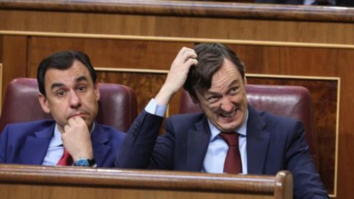 Fernando Martínez-Maillo y Rafael Hernando. de PP, ayer, durante el debate.-DAVID CASTRO