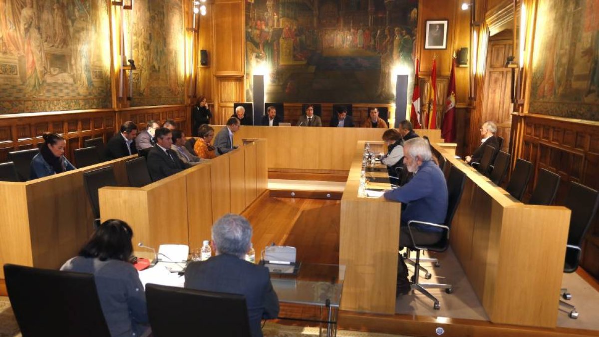 Pleno extraordinario en la Diputación Provincial de León para cumplir trámites que eviten la desaparición de alguna junta vecinal de la provincia-Ical