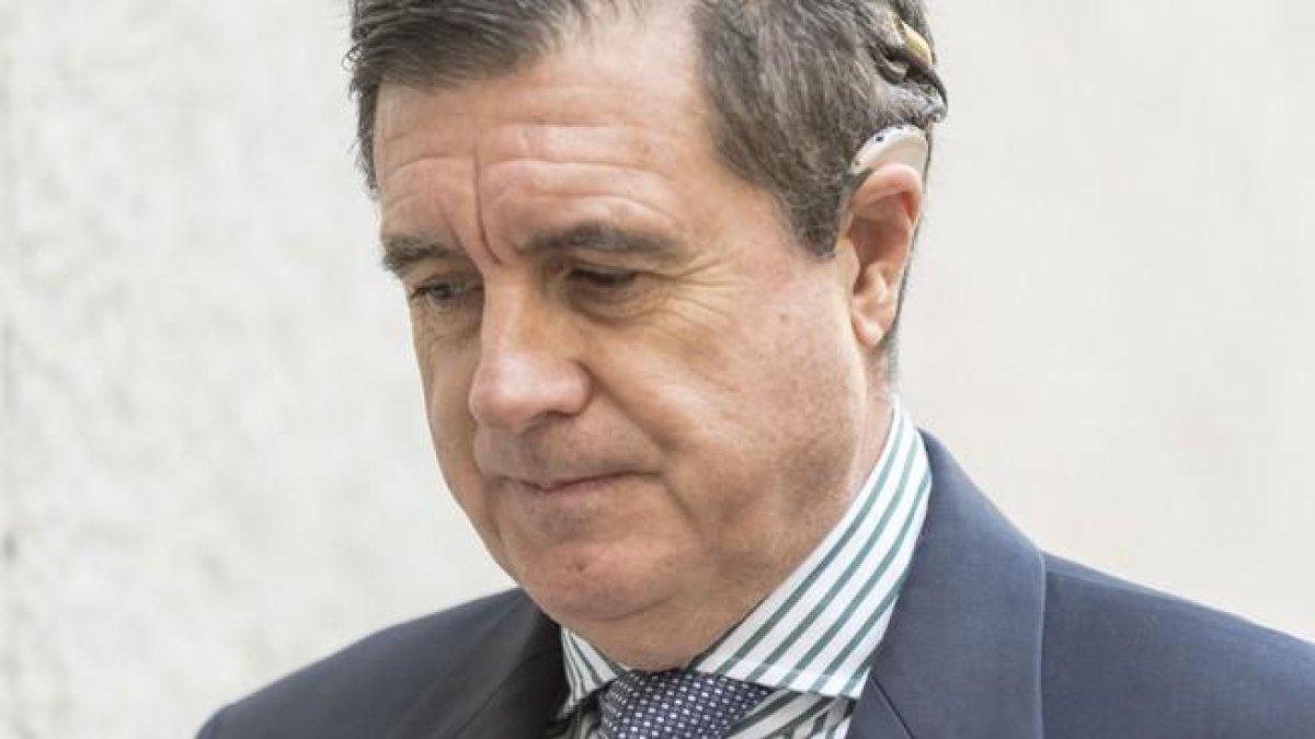 El expresidente del Govern balear Jaume Matas a su llegada a la Audiencia de Palma para ser juzgado por el caso ópera.-CATI CLADERA (EFE)