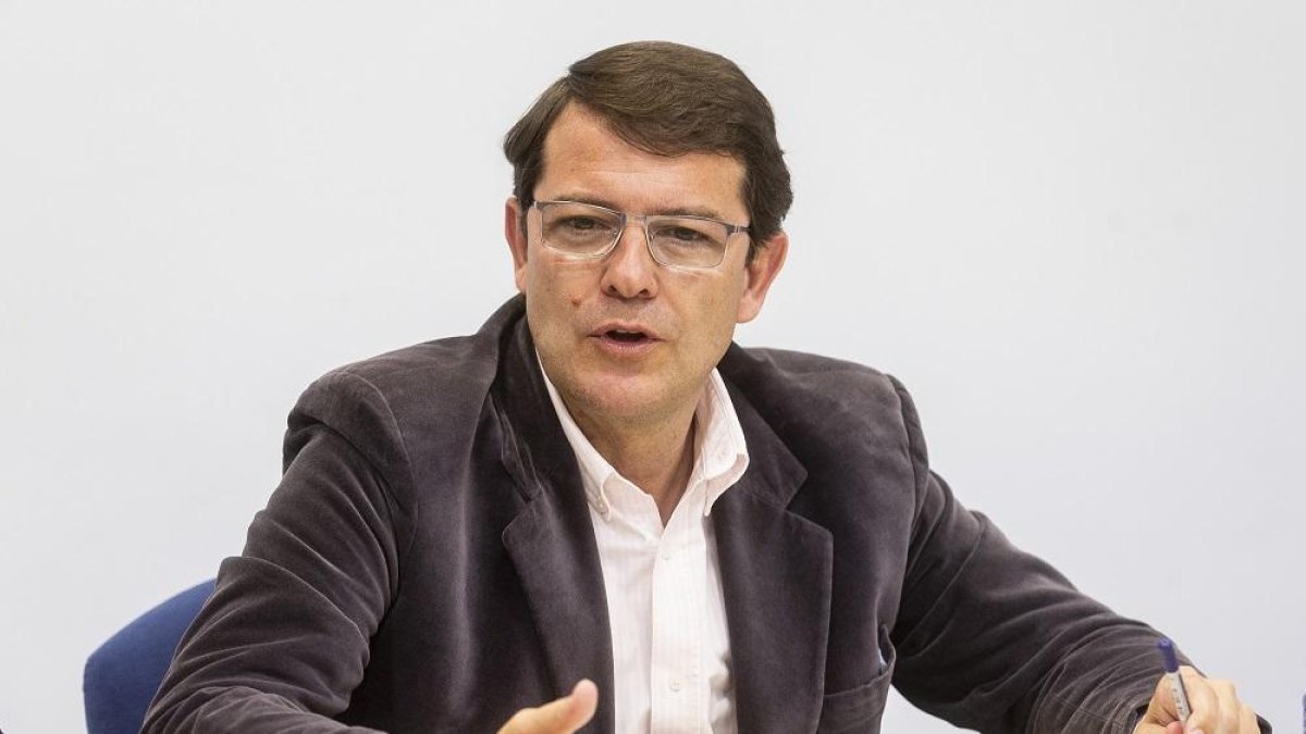 El presidente del PPCyL, Alfonso Fernández Mañueco, se reúne con los nueve presidentes provinciales de la formación.-ICAL