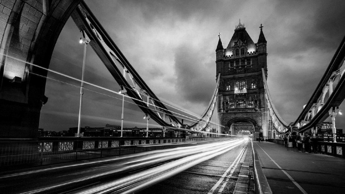 Fotografía del Tower Bridge de Londres, ganadora de una medalla de Bronce en los premios de Tokio.-E.M.