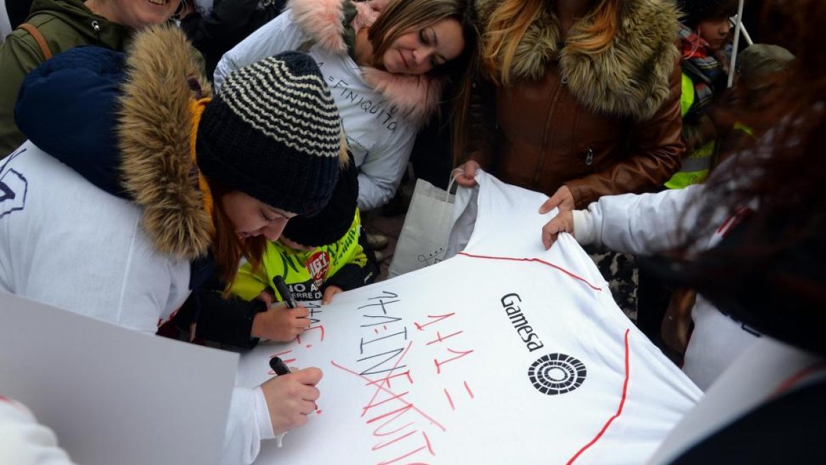 Concentración por la continuidad de la planta de Siemens Gamesa tras el anuncio de cierre de la compañía-ICAL