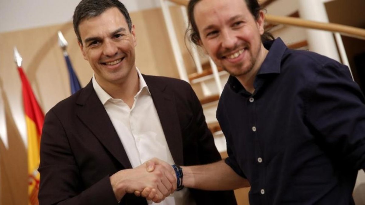 Pedro Sánchez y Pablo Iglesias, en una de las reuniones durente la legislatura fallida.-JOSE LUIS ROCA