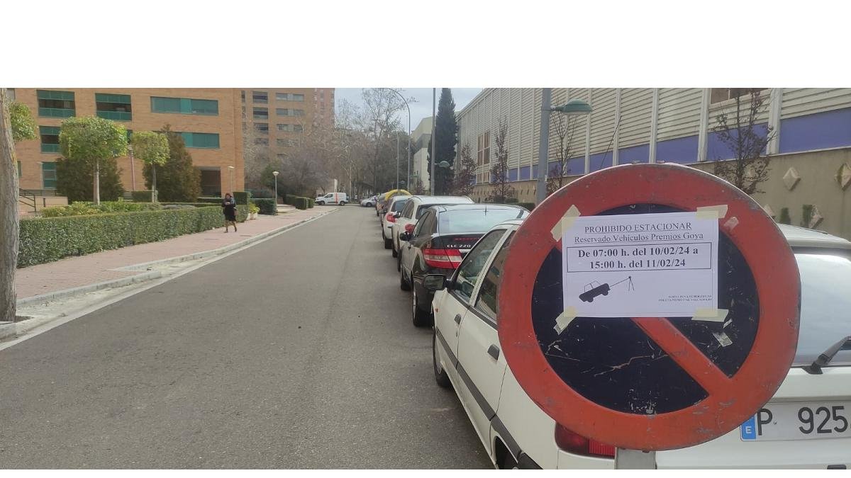Fotografía de una de las calles donde se prohíbe estacionar en los Goya. E.M.