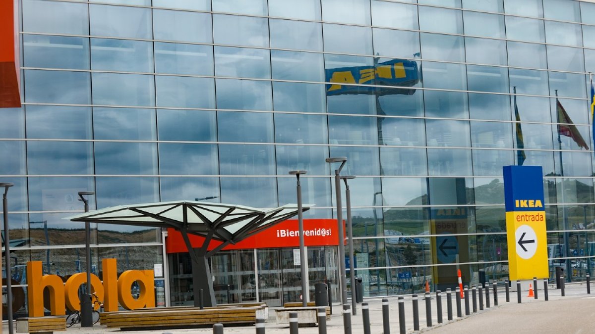 Entrada de acceso a Río Shopping. / J.M. LOSTAU