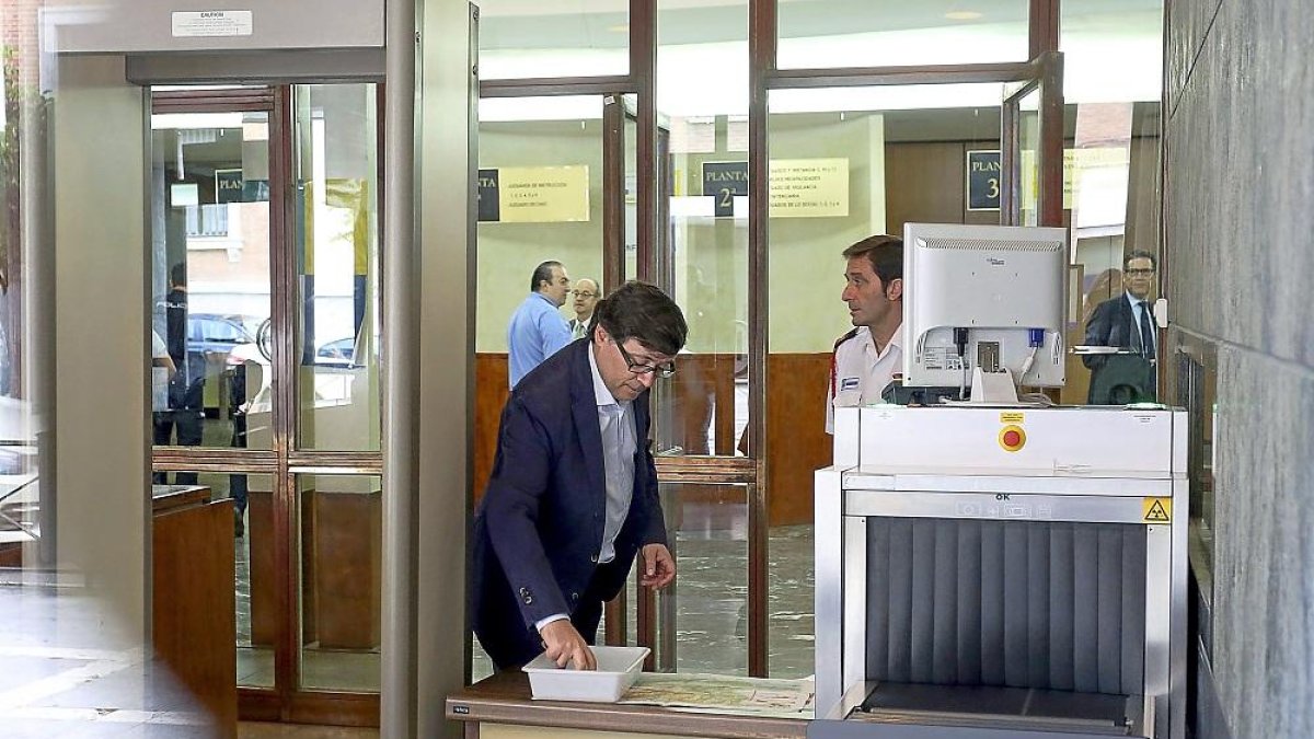 Rafael Delgado, en una imagen de archvio a la entrada de los juzgados cuando prestó declaración.-ICAL