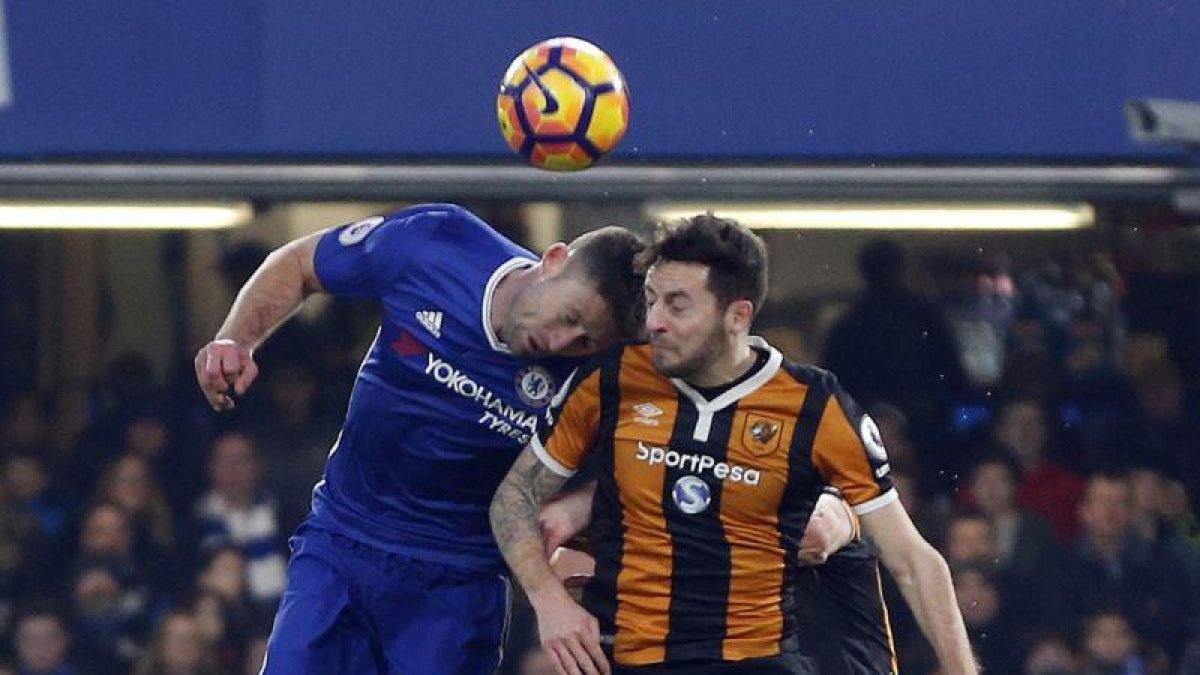 Ryan Mason sufrió un golpe durísimo que le produjo una fractura craneal.-AP / AUGSTEIN