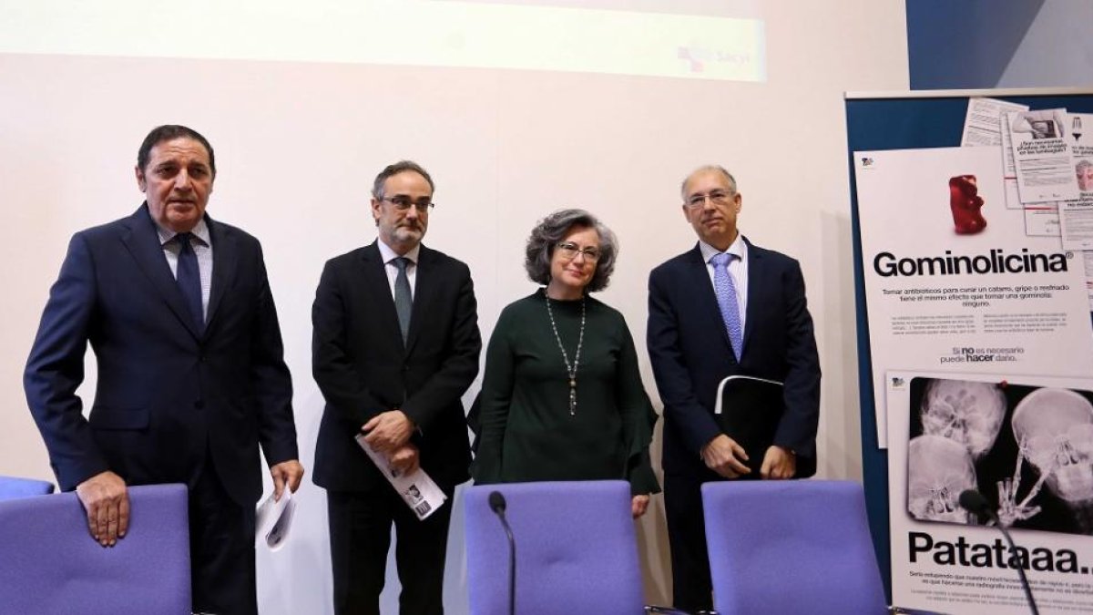 El consejero de Sanidad, Antonio María Sáez Aguado, informa de la puesta en marcha de la campaña 'No hacer'-ICAL