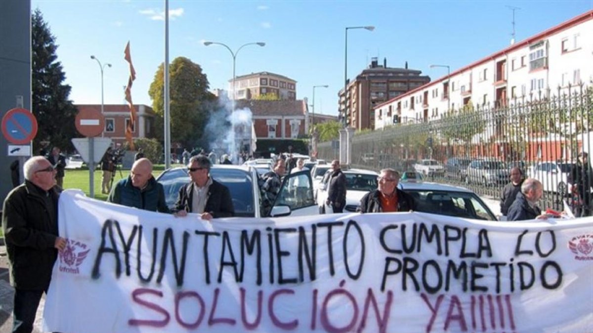 Manifestación de taxistas autónomos de Valladolid-EUROPA PRESS