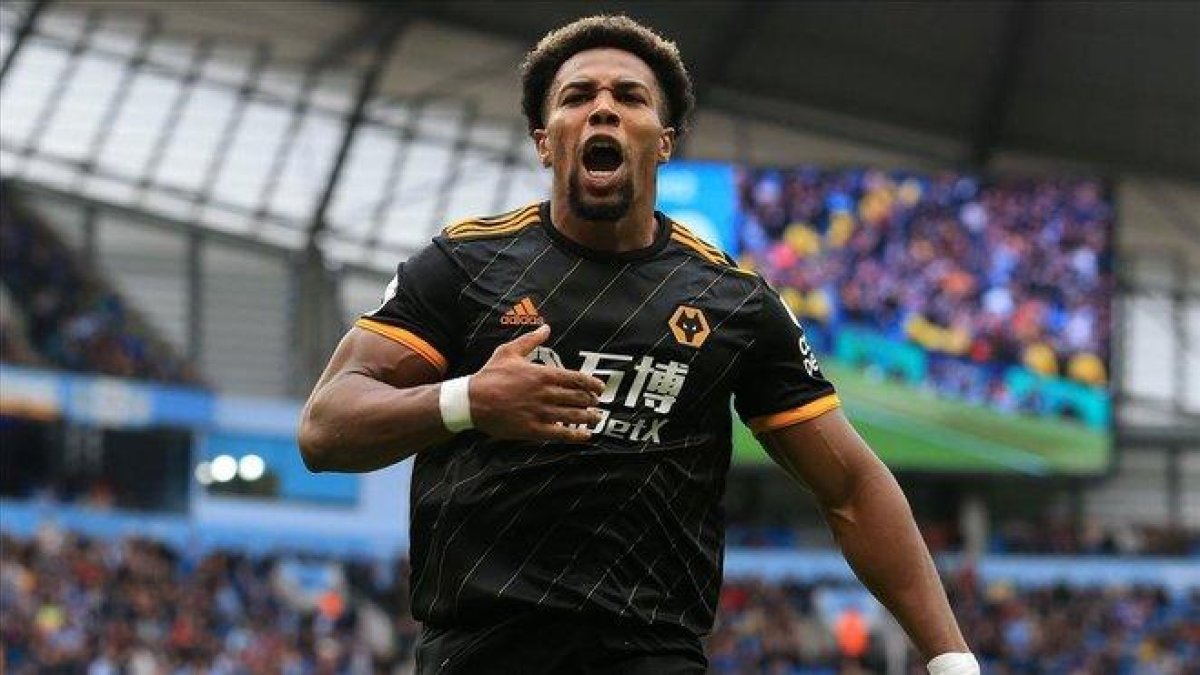 Adama Traoré celebra el primero de sus goles al City.-AFP / LINDSEY PAMABY