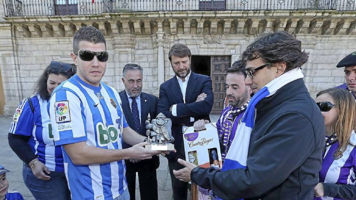 Los presidentes de la Ponferradina y del Real Valladolid durante la jornada de hermanamiento entre ambas aficiones-Luis de la Mata