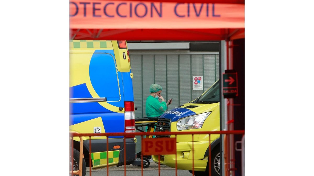 En el HUBU han ingresado dos casos nuevos de mujeres afectadas por Covid, una en Neumología y otra en la UVI. R. OCHOA