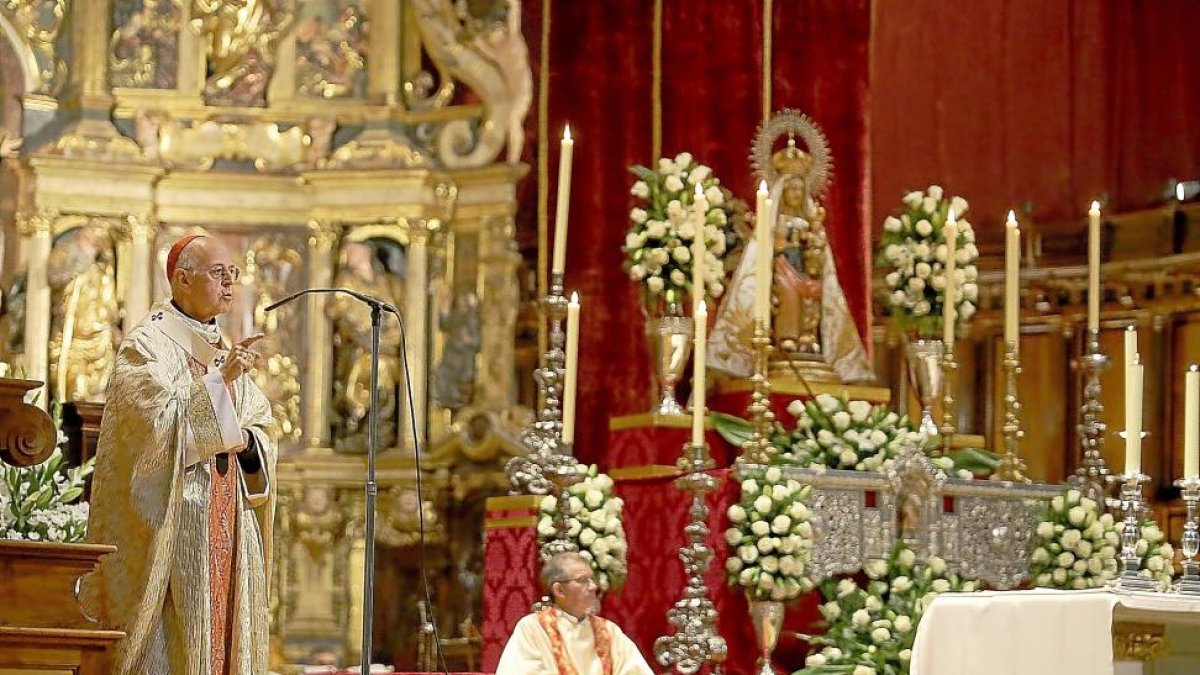 El cardenal Ricardo Blázquez durante la misa celebrada ayer en la Catedral de Valladolid.-ICAL
