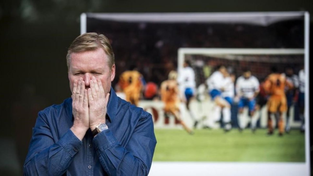 Koeman repite el gesto de emoción tras marcar el gol al Sampdoria en la final de Wembley.-JORDI COTRINA
