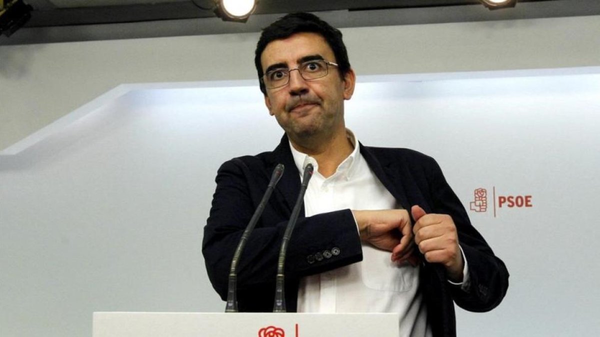 El portavoz de la gestora del PSOE, Mario Jiménez, el pasado 10 de octubre en la sede del partido.-JUAN MANUEL PRATS