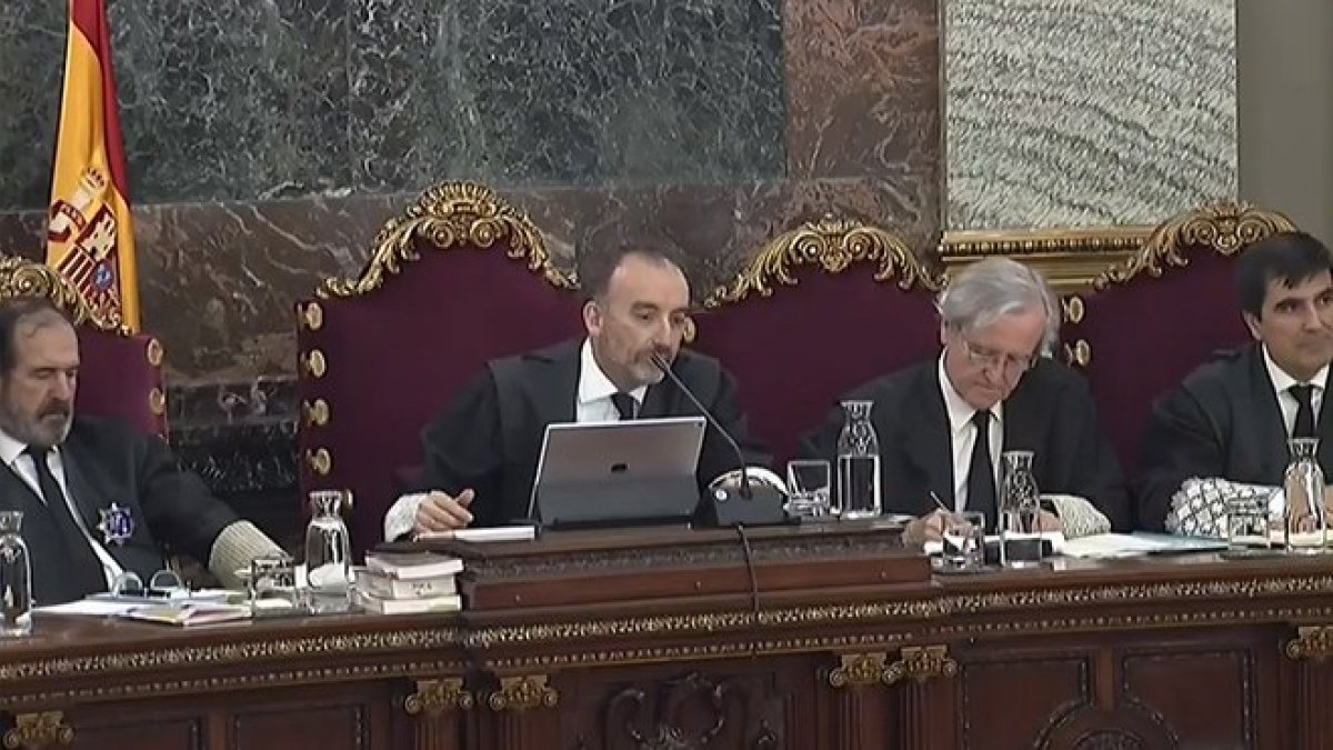 El tribunal que juzga a los políticos independentistas, en la sesión del 9 de abril.-SEÑAL SUPREMO