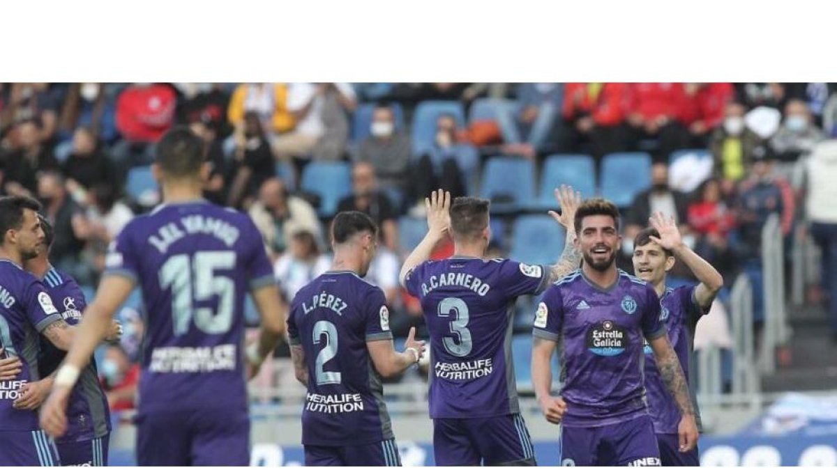 Los jugadores del Real Valladolid celebran el 0-1 de El Yamiq. / LA LIGA