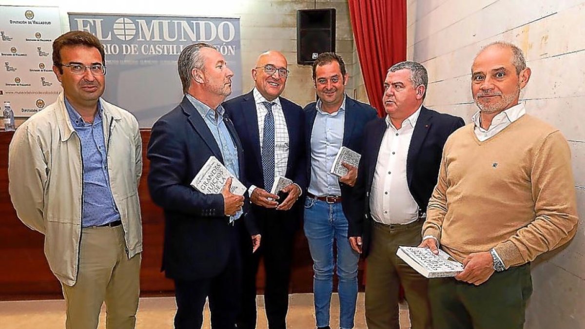 El alcalde de Peñafiel, Roberto Díez; el presidente de Asaja, Donaciano Dujo, Carnero; el gerente de Dehesa de los Canónigos, Iván Sanz; el juez Vázquez Taín y el presidente de la Cámara de Valladolid, Víctor Caramanzana.-J.M. LOSTAU