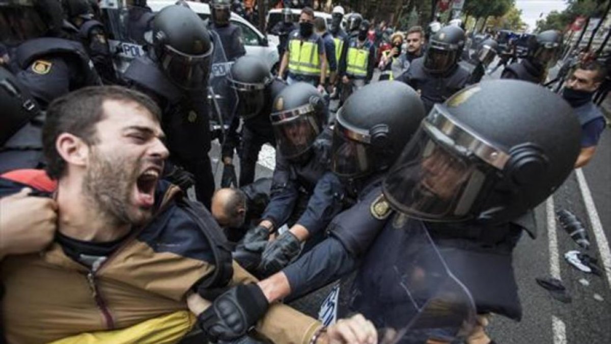 Cargas del 1 de Octubre-JORDI COTRINA