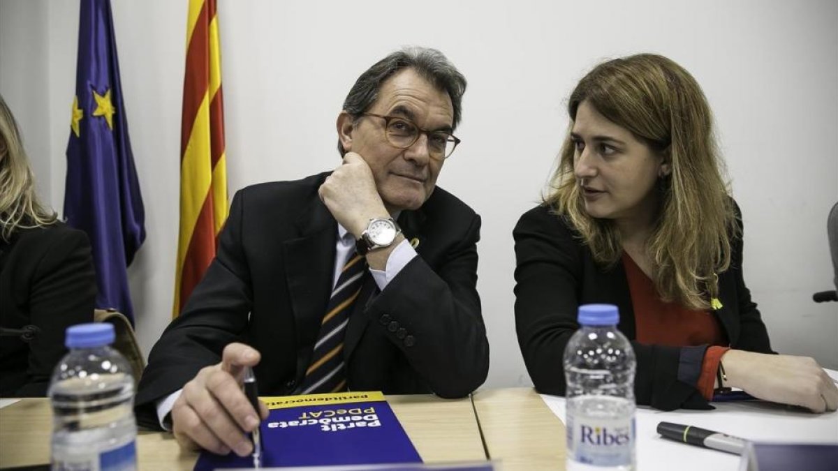 El presidente del PDECat, Artur Mas, y la coordinadora general, Marta Pascal, en la reunión de la ejecutiva del partido, este lunes.-JOAN CORTADELLAS