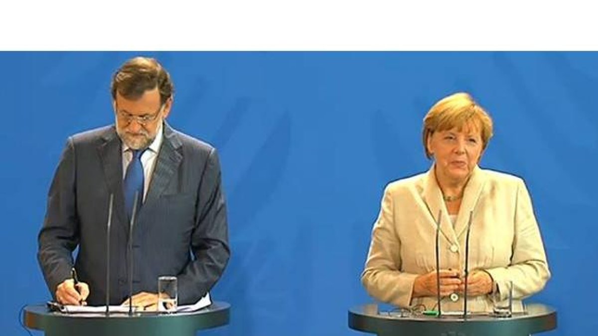 Rajoy y Merkel, durante la rueda de prensa conjunta de este martes.-
