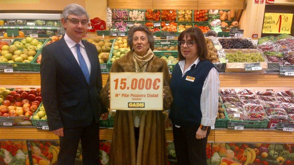 María Pilar Pesquera recibe su premio de 15.000 euros-El Mundo
