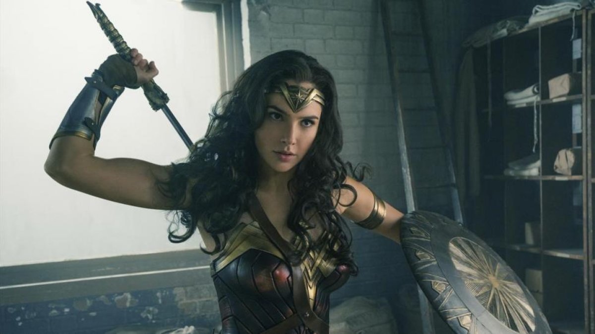 La actriz Gal Gadot en la primer película de la saga Wonder Woman (2017)-/ AP / CLAY ENOS