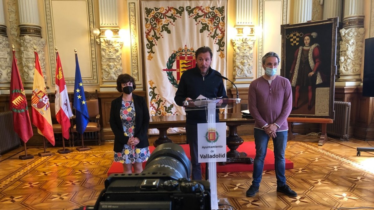 Óscar Puente presentando las actividades del Día de la Tierra.- E. M.
