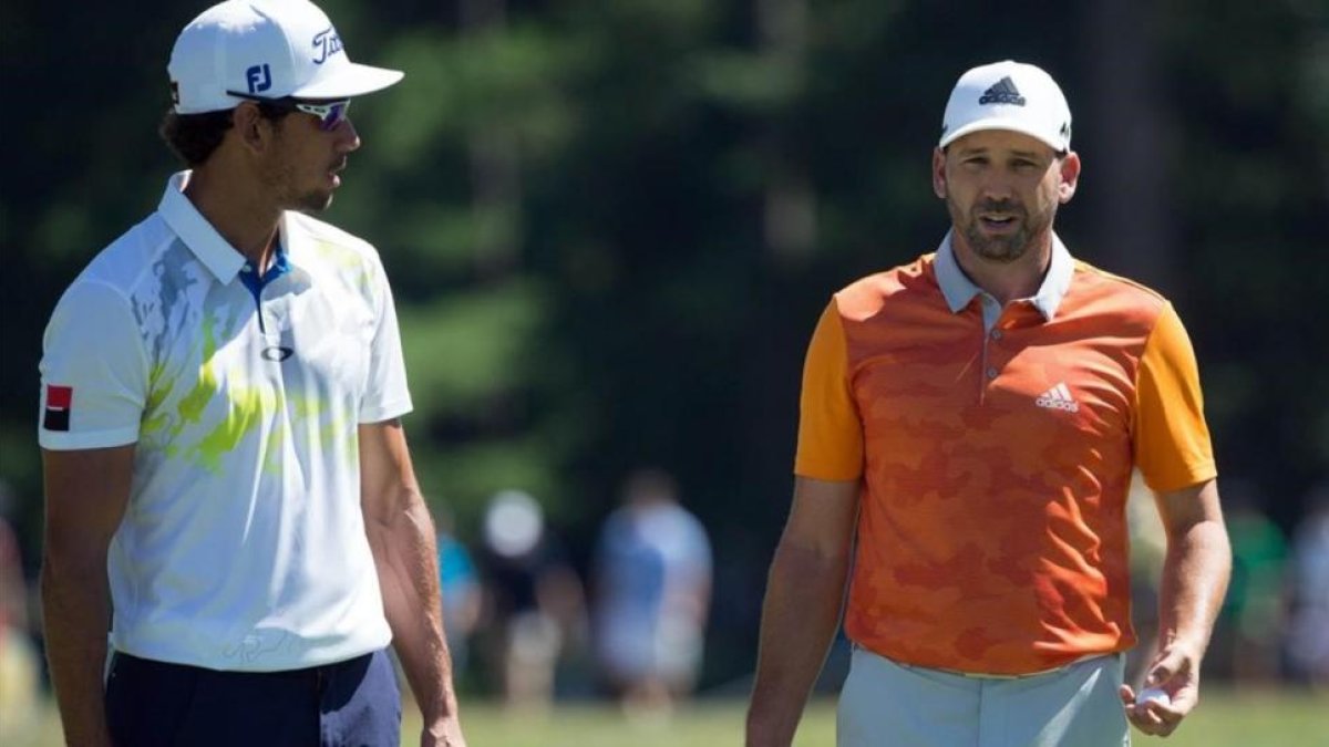 Rafa Cabrera y Sergio García, en la vuelta de prácticas que han compartido antes del Campeonato de la PGA.-USA TODAY / BILL STREICHER