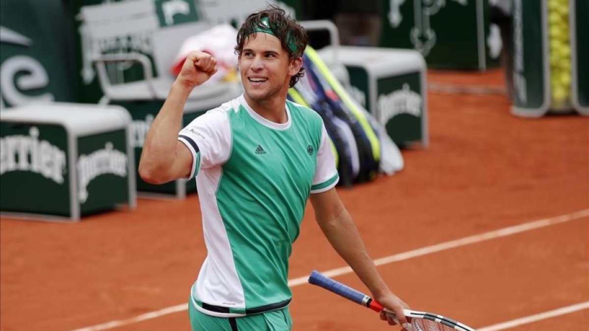 Thiem celebra la victoria ante Djokovic.-AP / CHRISTOPHE ENA