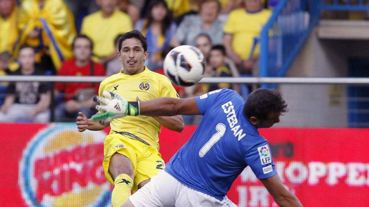 Jonathan Pereira remata ante la salida de Esteban en un Villarreal-Almería-El Mundo