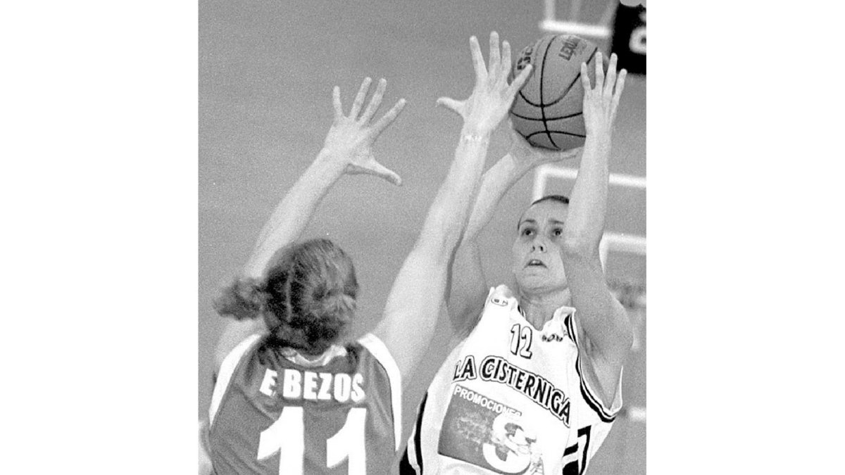 Han pasado doce años desde que el club vallisoletano disputara Liga Femenina 2 por última vez. La temporada 2003/2004 puso el punto y final a una trayectoria de tres años en la categoría de plata del baloncesto femenino.-CARLOS ESPESO