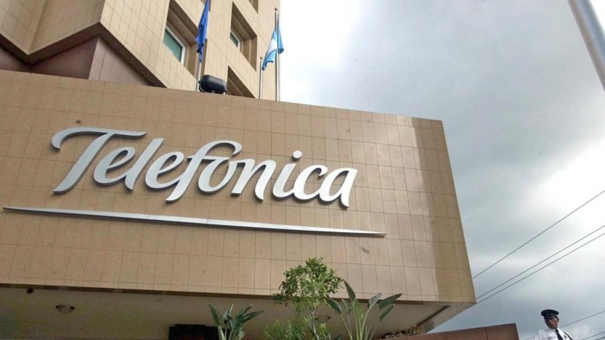 Instalaciones de Telefónica en Ciudad de Guatemala. - E.M.