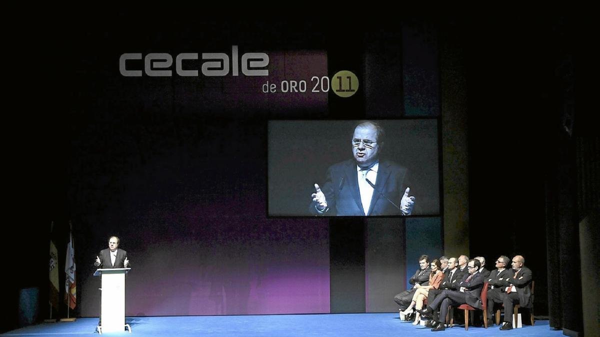 Entrega de los premios Cecale de Oro en 2011.-J. M. LOSTAU
