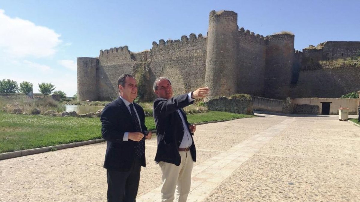 El delegado territorial de la Junta, Pablo Trillo, visita el municipio de Urueña-ICAL