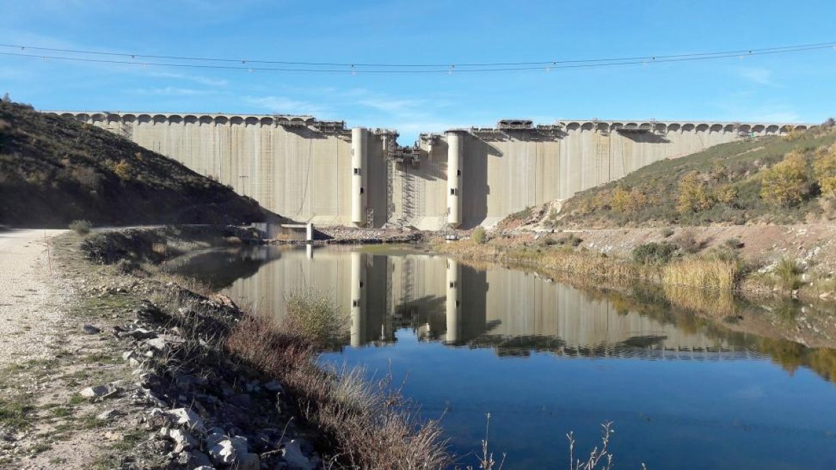 Zona exterior del embalse de Castrovido (Burgos).-ICAL