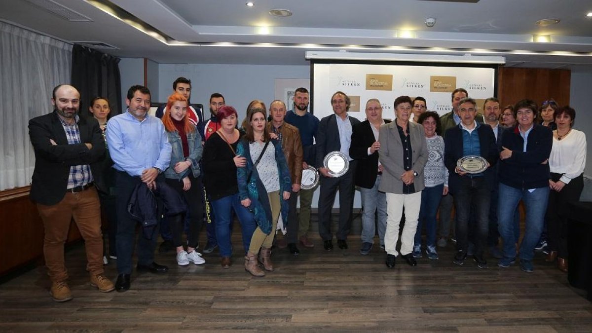Colaboradores reconocidos por la Fedración Territorial.-EL MUNDO