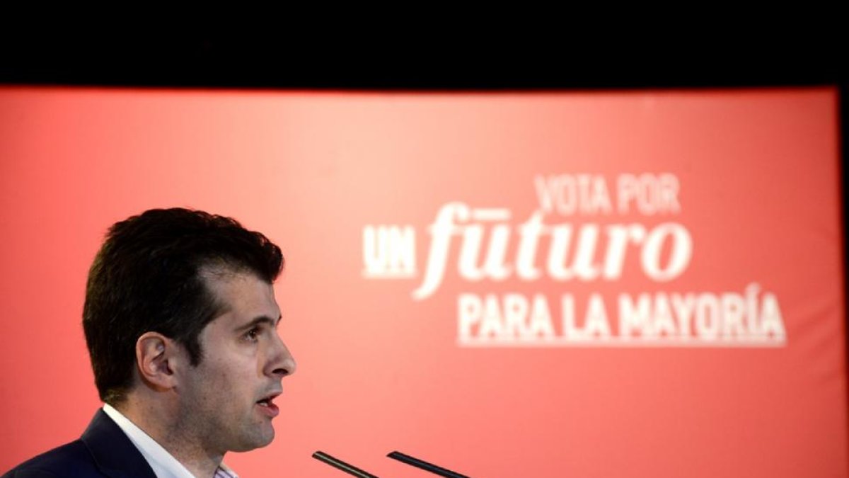 Mitin del candidato del PSOE a la Presidencia del Gobierno Pedro Sanchez. En el acto también interviene el secretario general del PSOE en Castilla y León, Luis Tudanca; y los candidatos al Senado y al Congreso por esta provincia, Ander Gil y Esther Peña,-ICAL